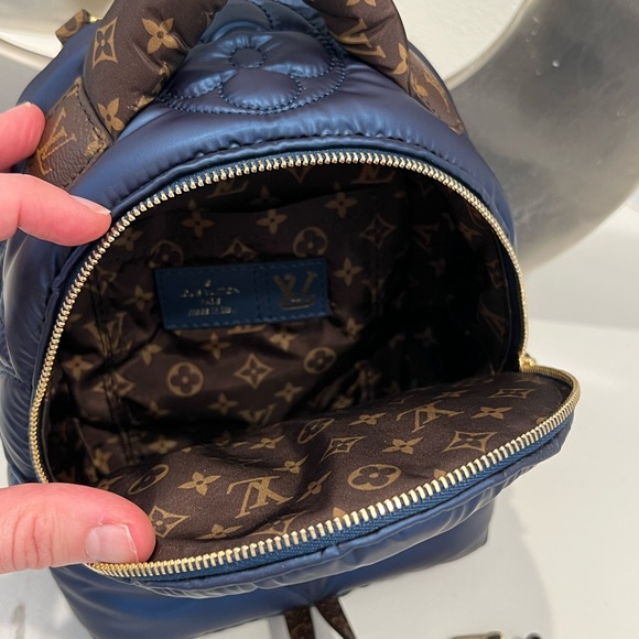 Pillow collection Louis Vuitton Palm Spring Mini Backpack. Blue fabric ➕ canvas - Picture 5 of 8